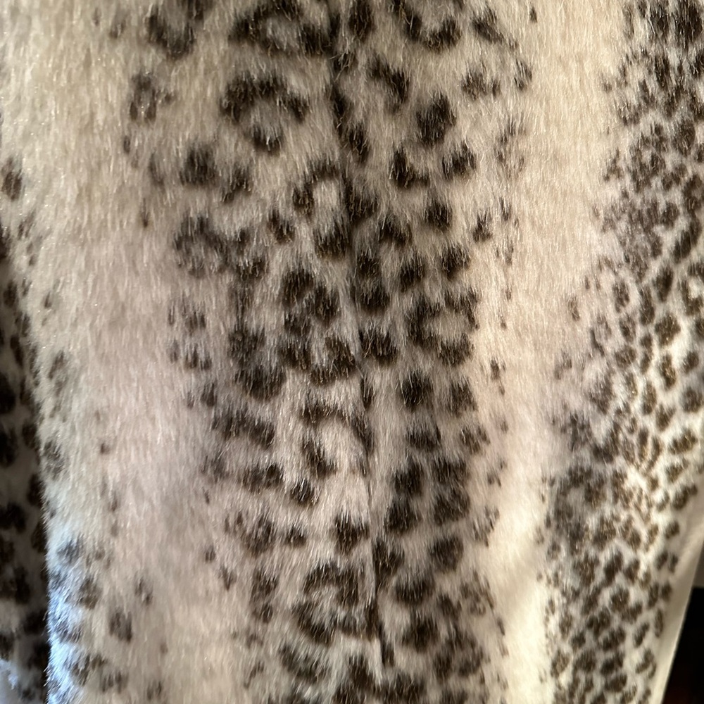 St. John Faux Fur Animal Print Coat - Picture 5 of 9